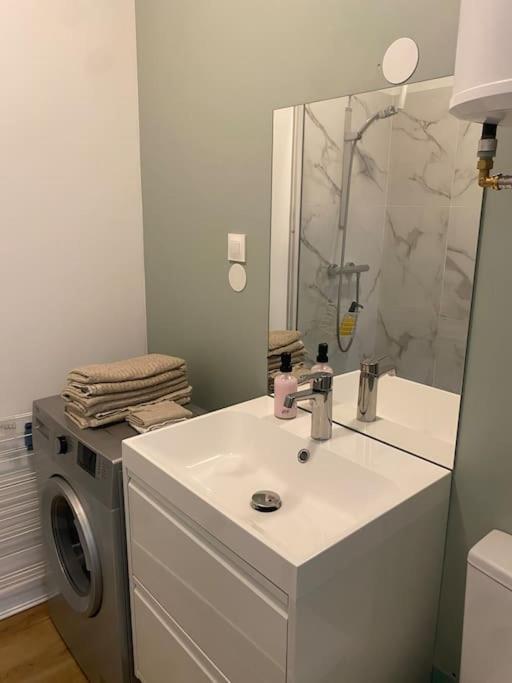 Appartement Charmant Hypercentre Avec Patio Prive Et Parking Orlean Zewnętrze zdjęcie